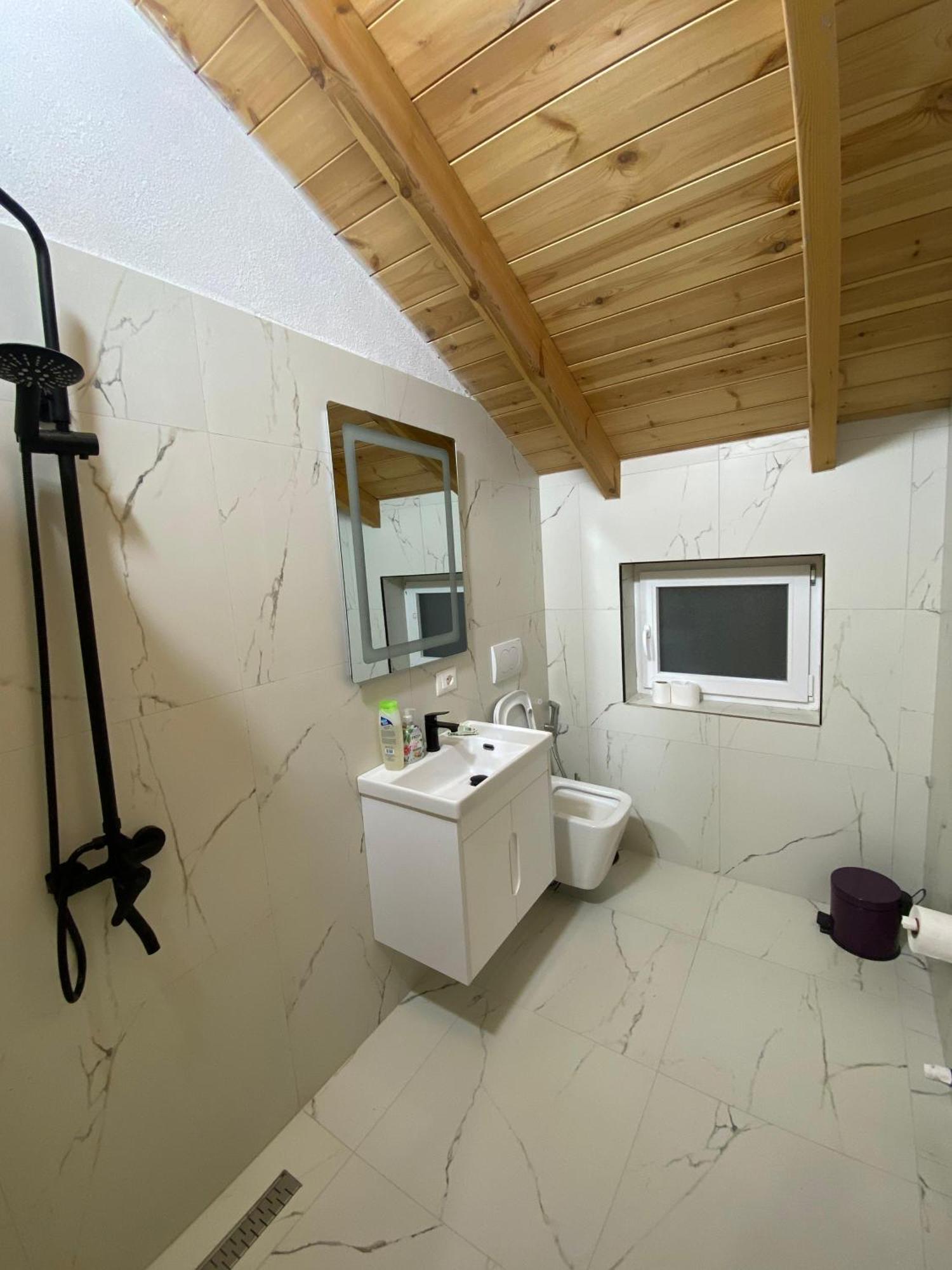 Guest House Korabi Ceren Kültér fotó